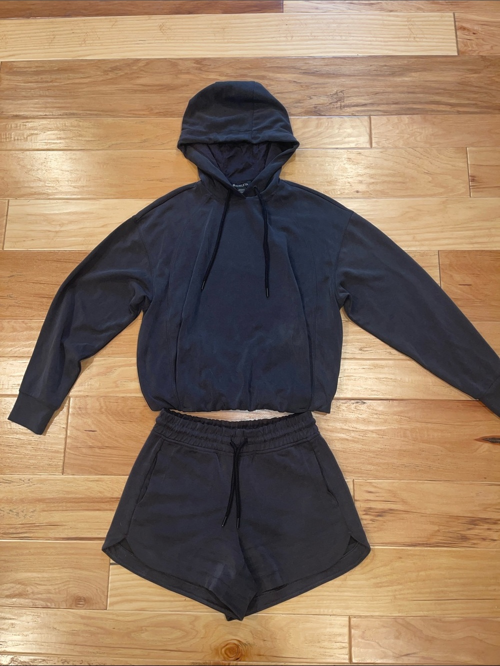 New Athleta Seasoft Bubble Hem Hoodie and mid-rise 4” shorts in Charcoal Black